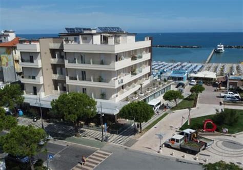 HOTEL AMARE BEACH (Gatteo) .